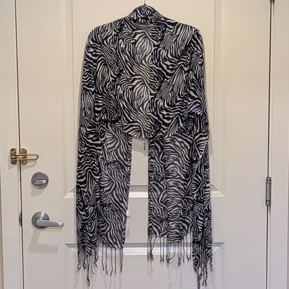 3/$30 EUC Reitman's 70"x25" Sheer Navy Blue and White Swirled Print Fringe Scarf - Picture 4 of 4